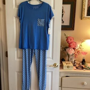 NWT. Jenni Brand Women’s 2 PC Pajama Set Size Medium in Blue and White